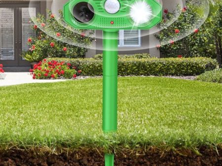 Ultrasonic Repeller Solar Powered Waterproof Animal Repellent for Squirrel Cat Dog Bird Supply